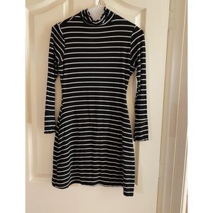 Lulu’s Mockneck Dress Size S